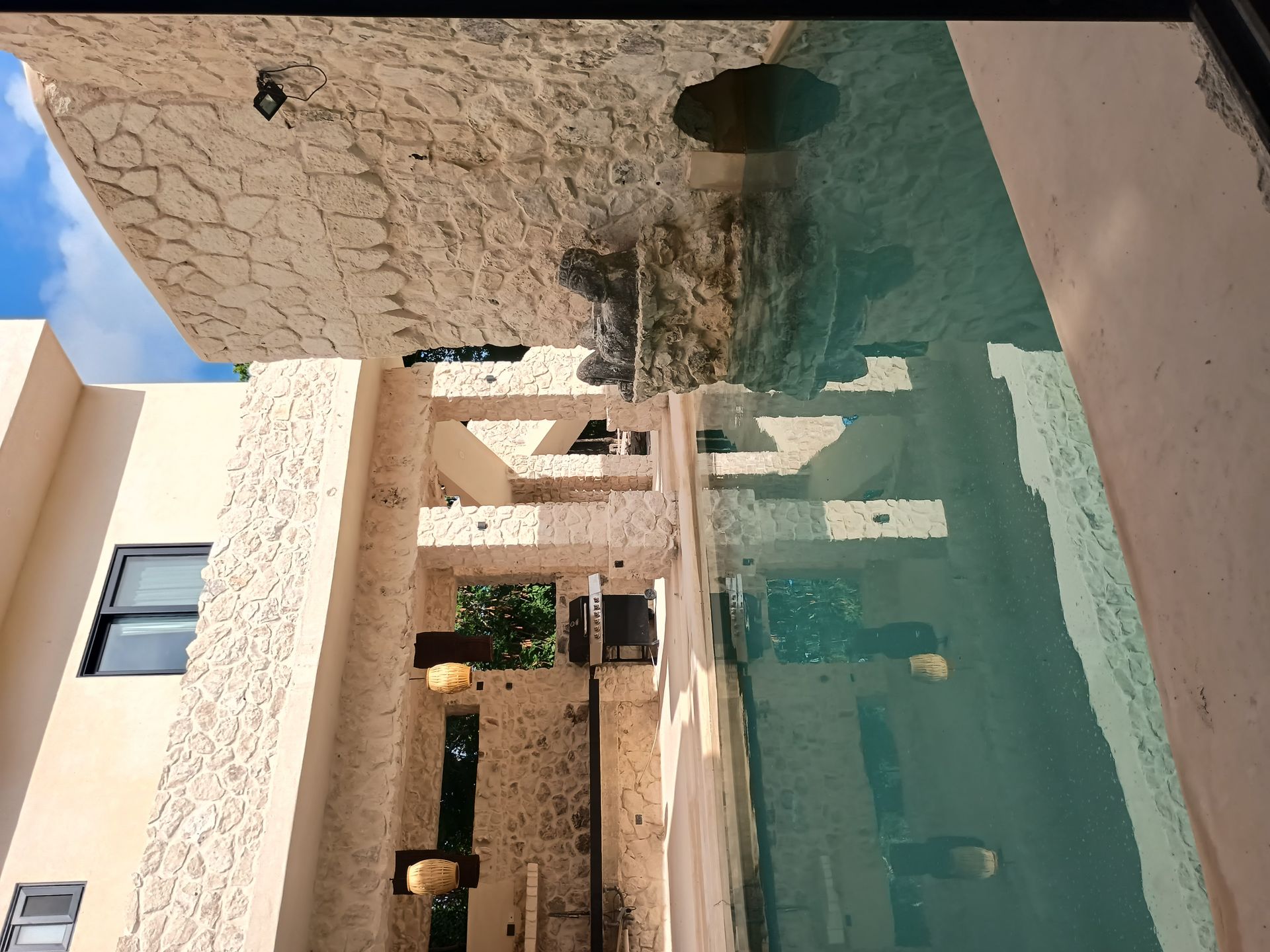 Villa Aaktun vista exterior con alberca, renta vacacional Tulum